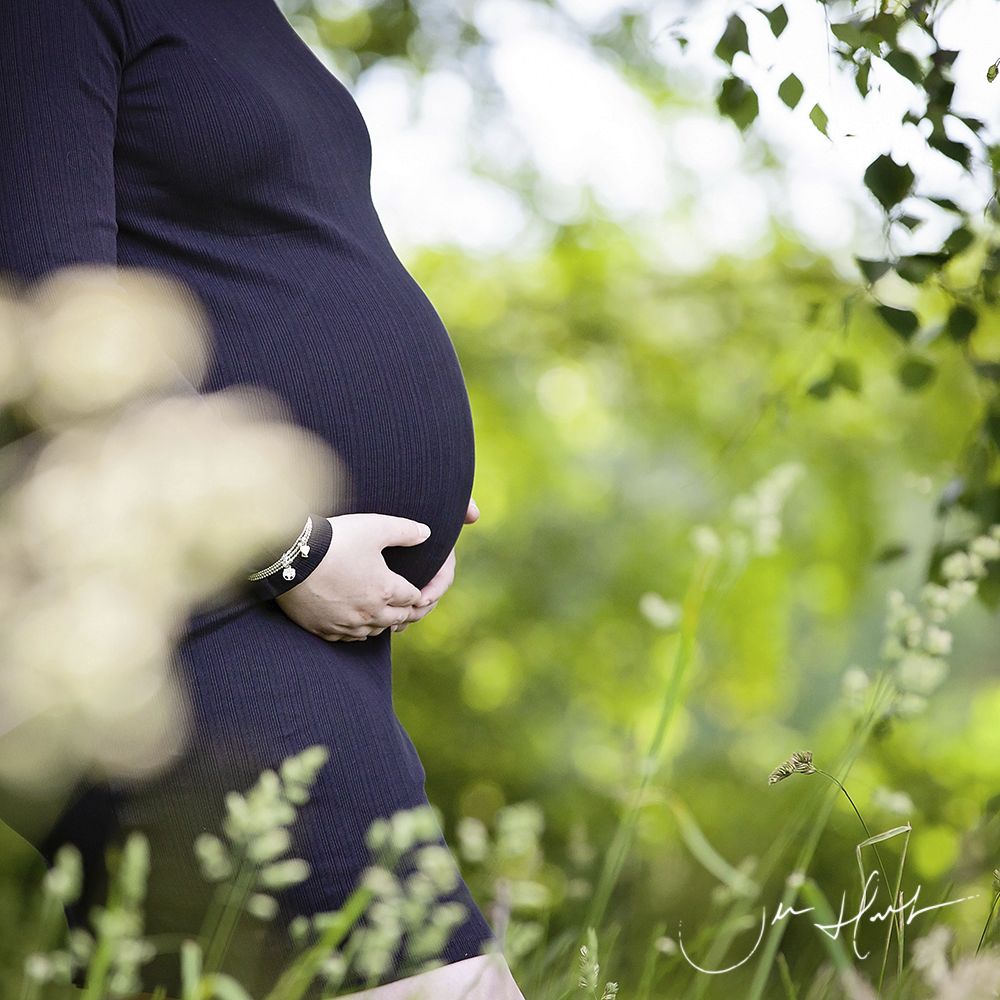 Maternity Bump Outdoor Photography by Jen Hart in Middlesbrough Teesside
