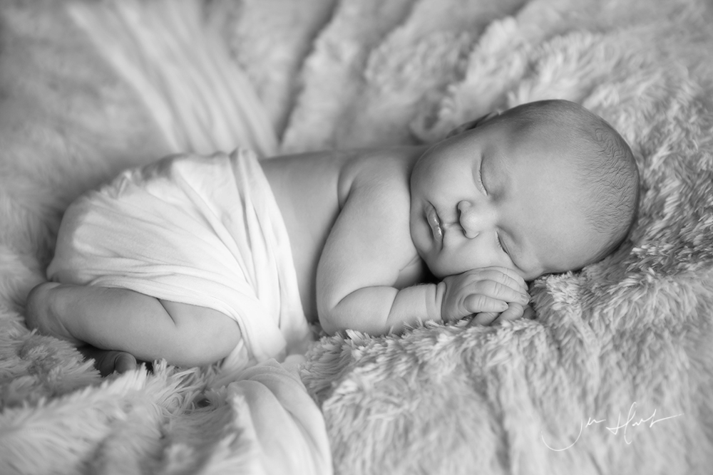 Newborn-Home-Photography-Jen-Hart-Amelia-30072020-0021_BW