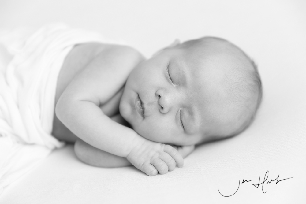 Baby-Newborn-Photography-Jen-Hart-Grace-24092020-0028_BW